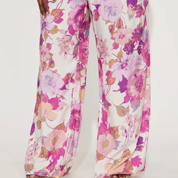 Women’s Floral Wide Leg Pants - Picture 3 of 5